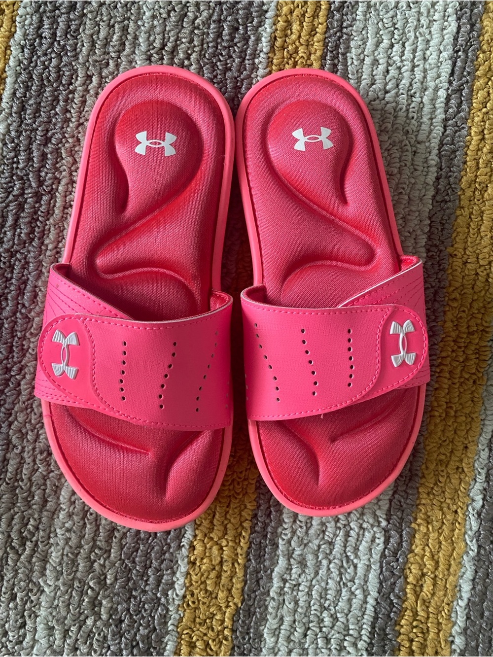 Under Armour Ignite IX Women's Memory Foam Slides - Size 6 Pink EUC